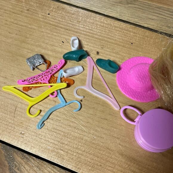 Lot of 24 Vintage Barbie Dolls + Clothes & accessories. 1966 Twist n Turn Doll - Picture 12 of 13